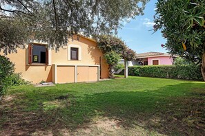 Exterior - Holiday Home 'Gli Oleandri' with Private Terrace and Garden (San Teodoro)