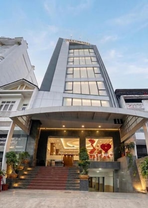 A hotel with a modern design, featuring a prominent entrance with steps, a glass facade, and a sign indicating the name. - Klei Buon Ma Thuot City Centre (Buon Ma Thuot)