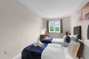 Family Apartment, Balcony | Free WiFi - Heathrow Living 2BDR 2BA Apt 02-360stays (Stanwell)