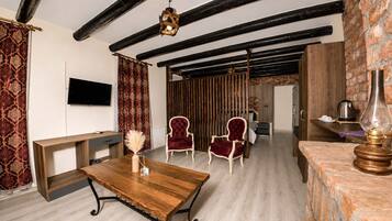 Executive Suite, Pool View | Desk, laptop workspace, free WiFi