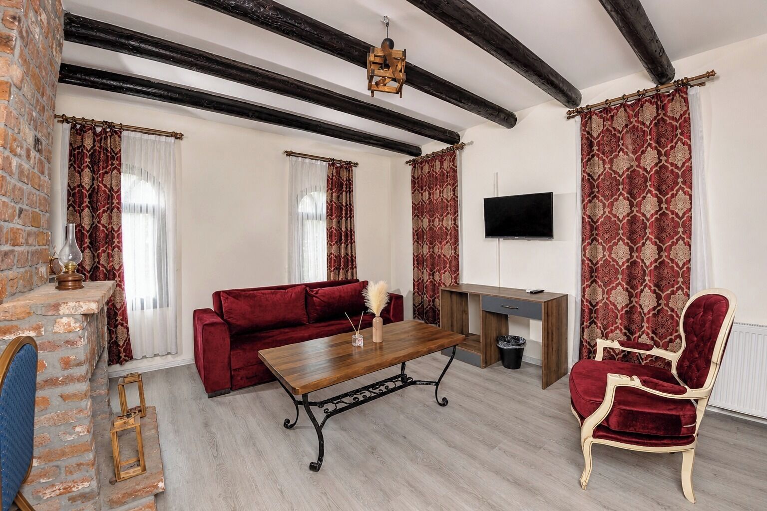 Suite Executive, vista piscina | Area soggiorno