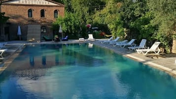 Sæsonbestemt udendørs pool