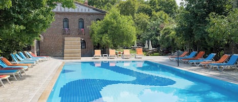 Sezonluk açık havuz