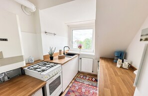 Coffee/tea maker, fridge, oven, stovetop - Vacation Rental Behind the Church in Döse (Cuxhaven)