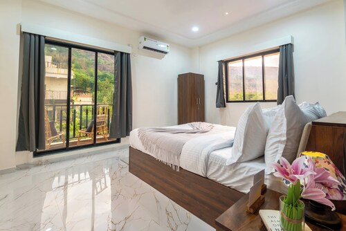 Ansh Villa Luxury 4-BHK Pet-friendly