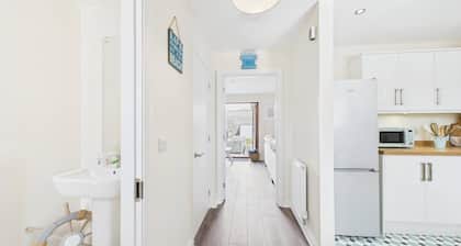 Anchors Aweigh - 2 Bedroom - New Hedges