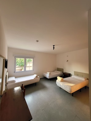 Desk, laptop workspace, WiFi (free), bed sheets