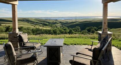 Spacious 6-bedroom lodge located on the River Hills of Lake Oahe.