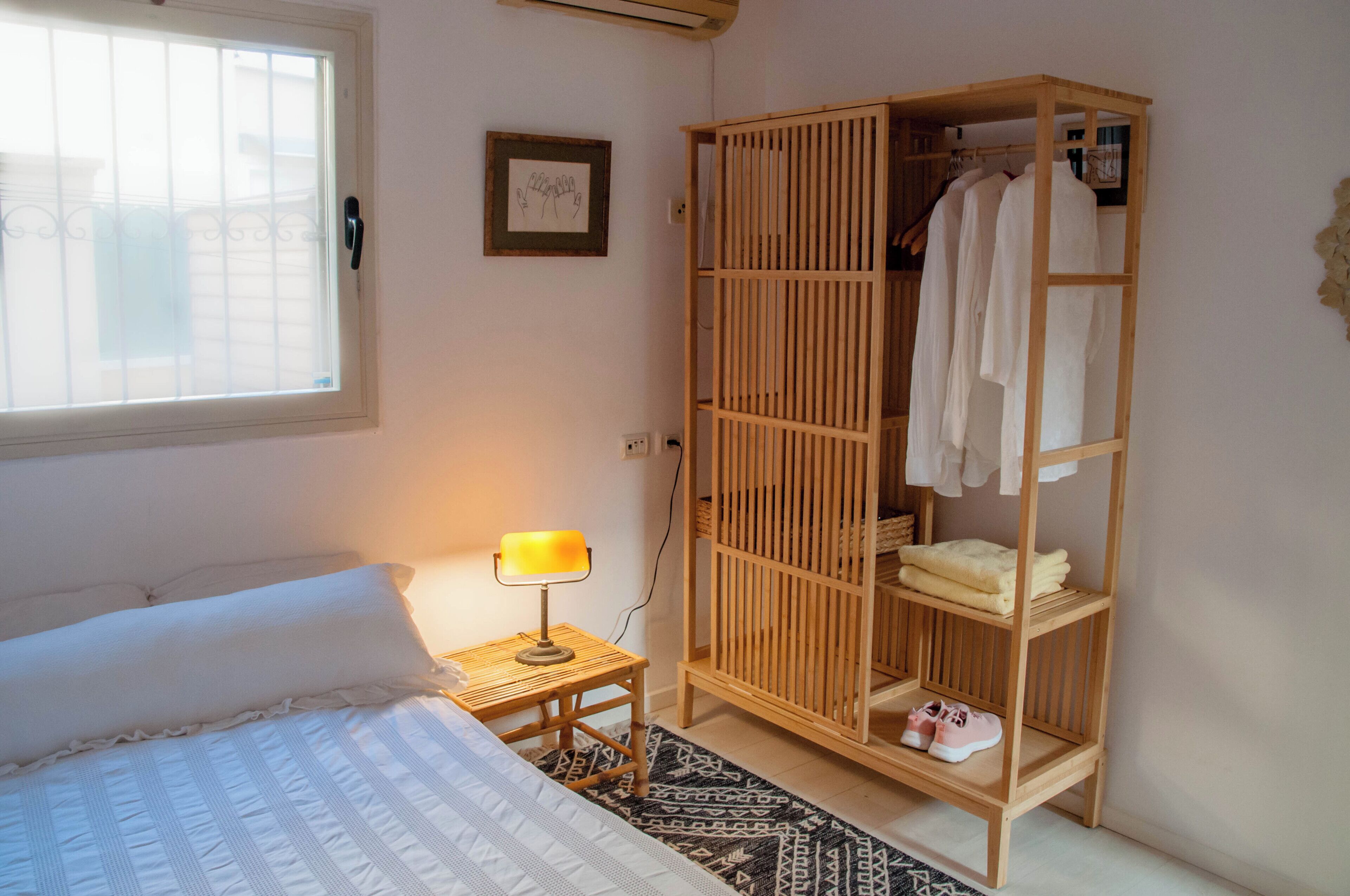 Iron/ironing board, internet, bed sheets