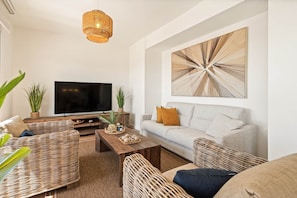 TV - RDR559 - Seaview 2 Bed Apartment in Habitat Valle Romano (Estepona)