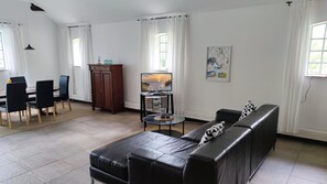 Living area - A gorgeous vacation rental just outside Sankt Peter Ording, sleeps 2–4. (Tating)