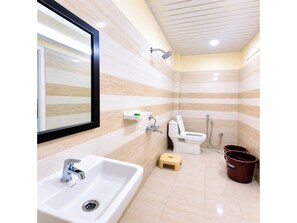 Slippers, soap, shampoo, toilet paper - Hotel Golden Lotus Inn  (Lucknow)