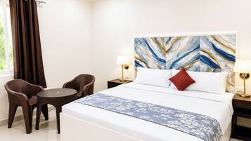 Deluxe Double Room, Balcony, City View | Hypo-allergenic bedding, desk, soundproofing, free WiFi
