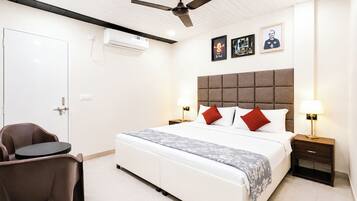 Hypo-allergenic bedding, desk, soundproofing, free WiFi