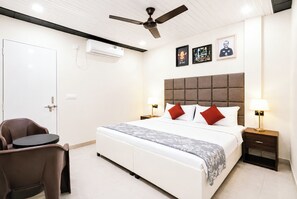 Hypo-allergenic bedding, desk, soundproofing, free WiFi - Hotel Golden Lotus Inn  (Lucknow)