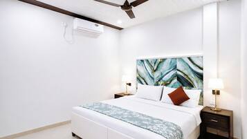 Basic Double Room | Hypo-allergenic bedding, desk, soundproofing, free WiFi