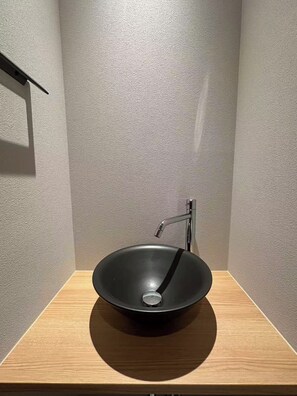 Vòi sen/bồn tắm kết hợp, đồ dùng nhà tắm miễn phí, máy sấy tóc 
