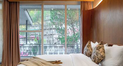 ELIVAAS Bask and Blessings Meadows 3BHK