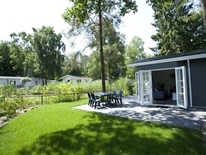 House | Outdoor dining - Holiday Home in Arnhem With Terrace (Arnhem)
