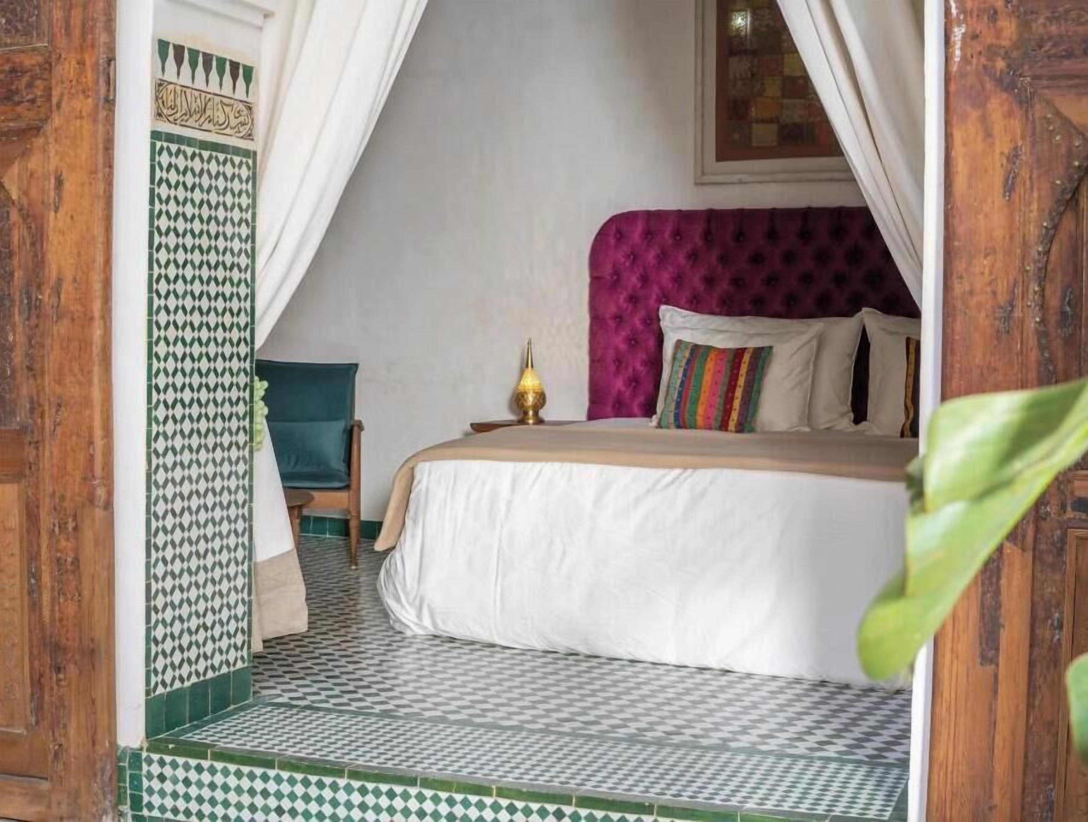5 bedrooms, WiFi, bed sheets