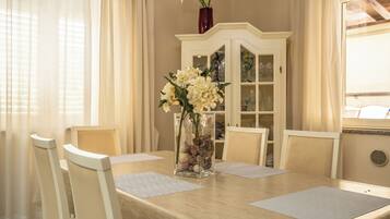 Condo, 3 Bedrooms | Dining
