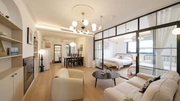 Panoramic Penthouse, 3 Bedrooms, Kitchen, City View | Living area