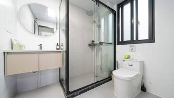 Penthouse Panoramique, 3 chambres, cuisine, vue ville | Salle de bain