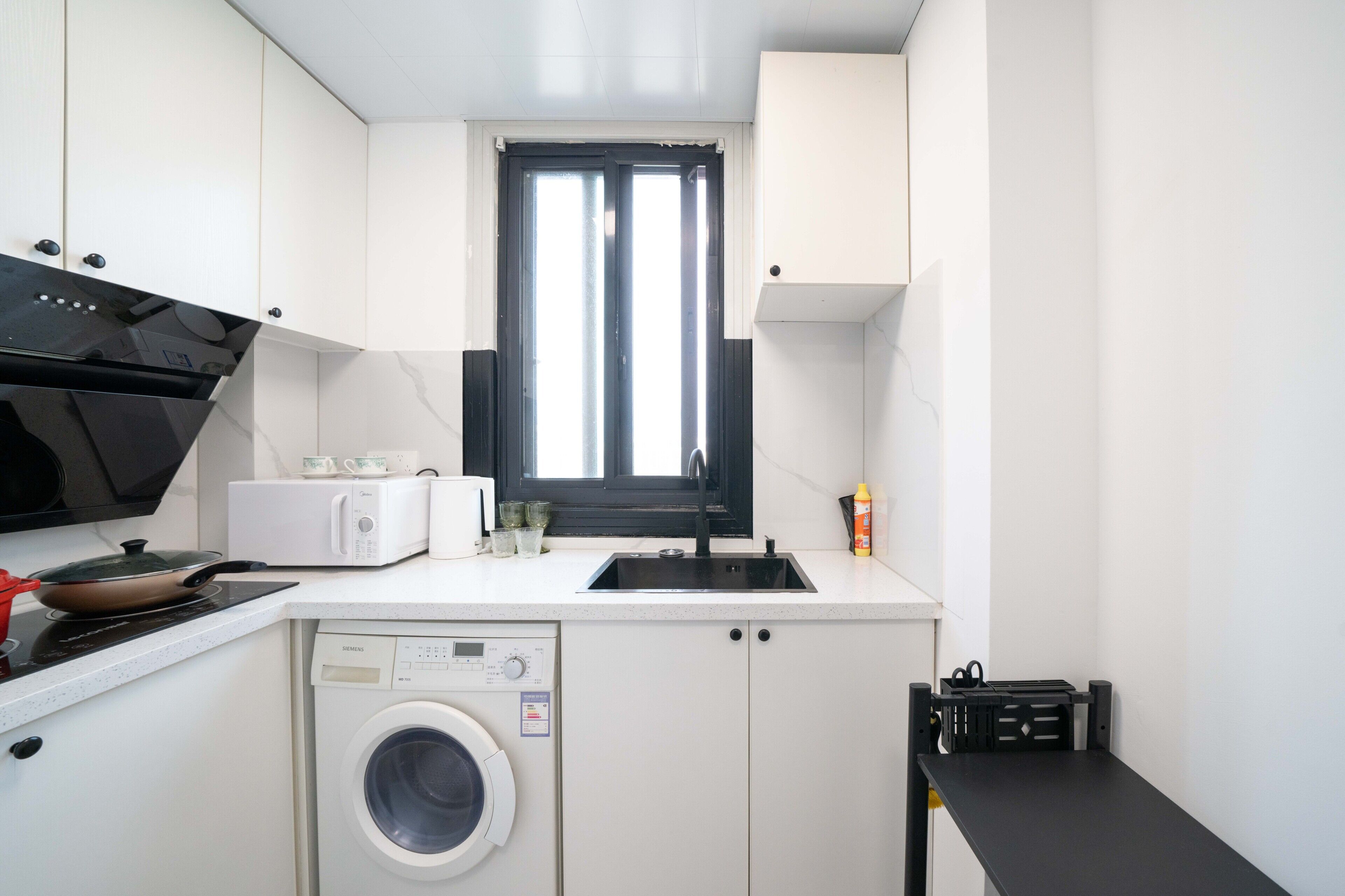 Attico panoramico, 3 camere da letto, cucina, vista città | Cucina privata | Frigorifero, microonde, piano cottura, risottiera