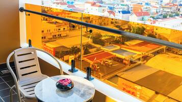 Premier King Suite City View | Terrasse/Patio