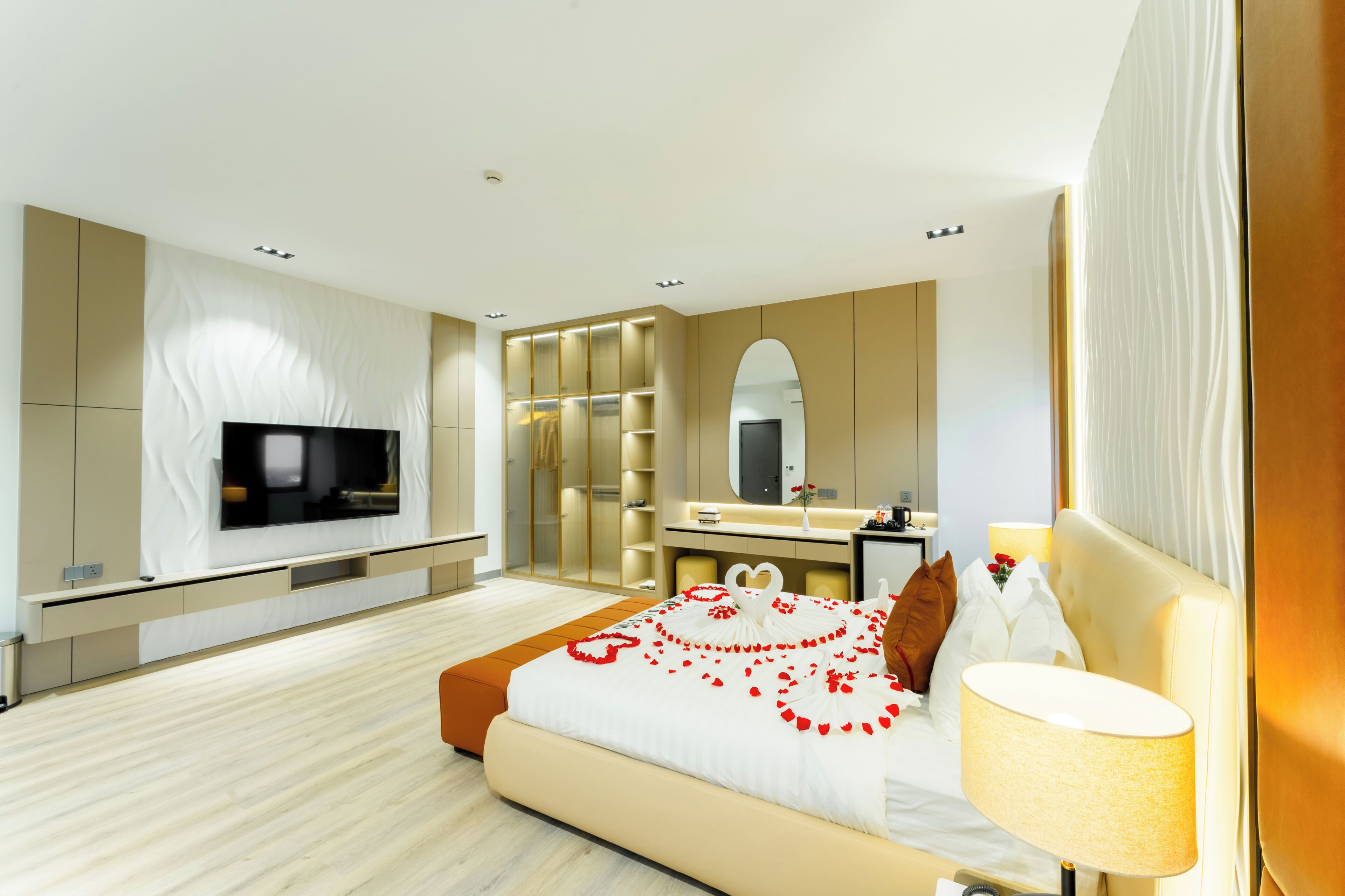 Penthouse Suite City View | Frigobar, cofres nos quartos, escrivaninha, cortinas blackout