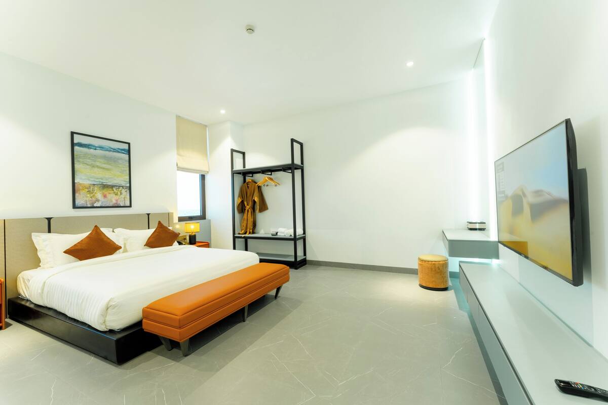 Habitación doble superior | Minibar, caja fuerte, escritorio y cortinas opacas
