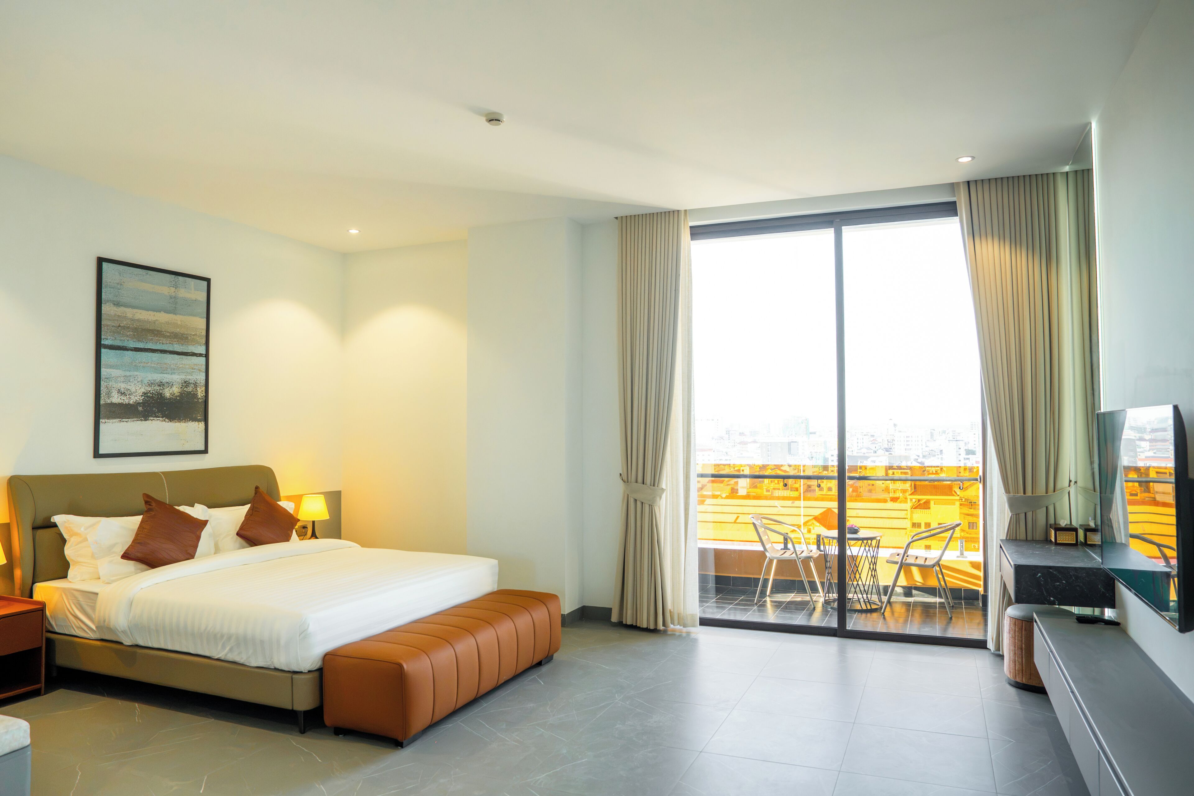 Premier King Suite City View | Frigobar, cofres nos quartos, escrivaninha, cortinas blackout