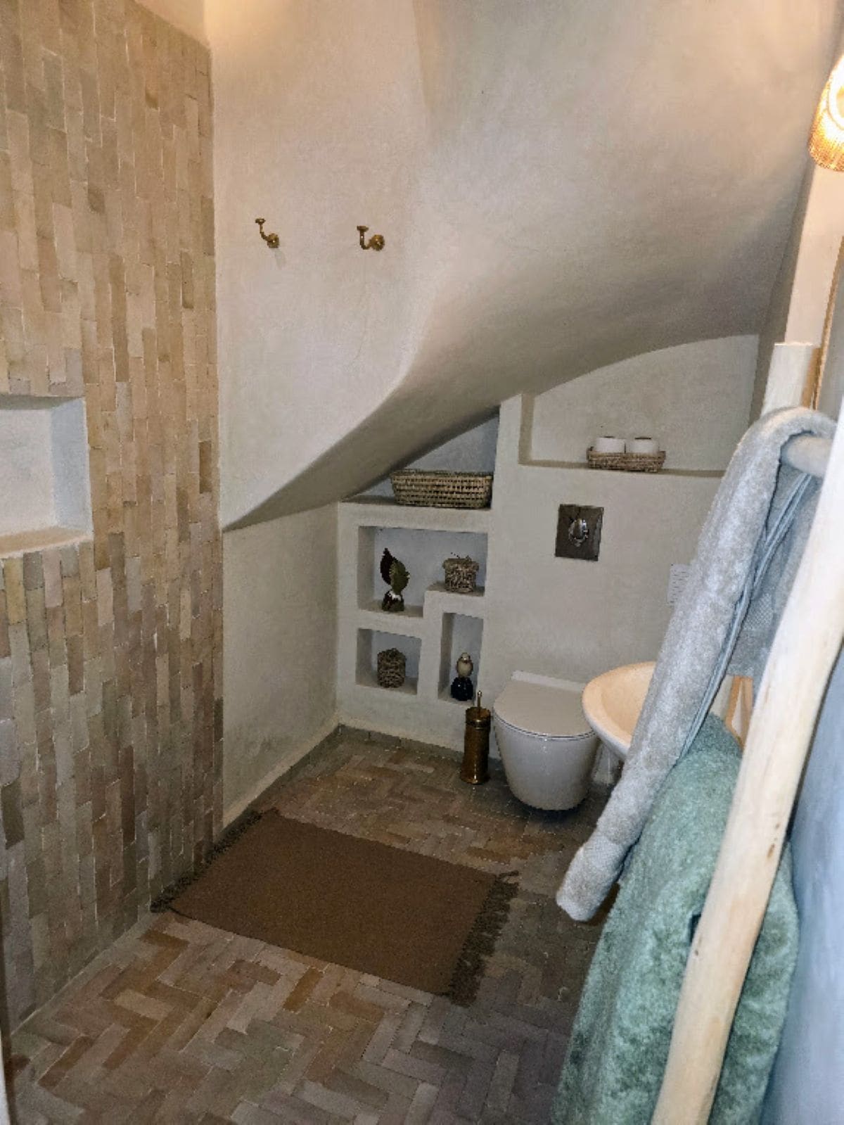 Comfort Double Room, Garden View | Bathroom | Shower, free toiletries, hair dryer, towels