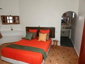 In-room safe, blackout curtains, free WiFi - Villa Dar Serenity (Ounara)