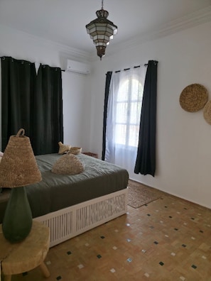 In-room safe, blackout curtains, free WiFi - Villa Dar Serenity (Ounara)