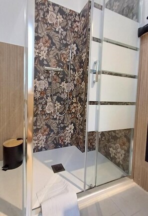 Shower, hair dryer, towels, soap - Vegan B&B (Siracusa)