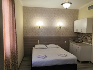 Classic Double Room, Courtyard View | Meja, Wi-fi percuma 