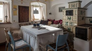 A dining area with a table, chairs, and a window with curtains. - Holiday Home for 9 Guests, 200 m², with Balcony and Wi-Fi (Rettenschöss)