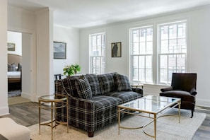 Living area - 1BR Condo Downtown Leesburg w/ Kitchen + Sauna (Leesburg)