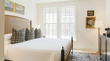 Desk, WiFi, bed sheets