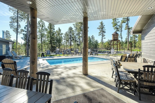 Where Upscale Meets the Black Hills — and the Garage Steals the Show