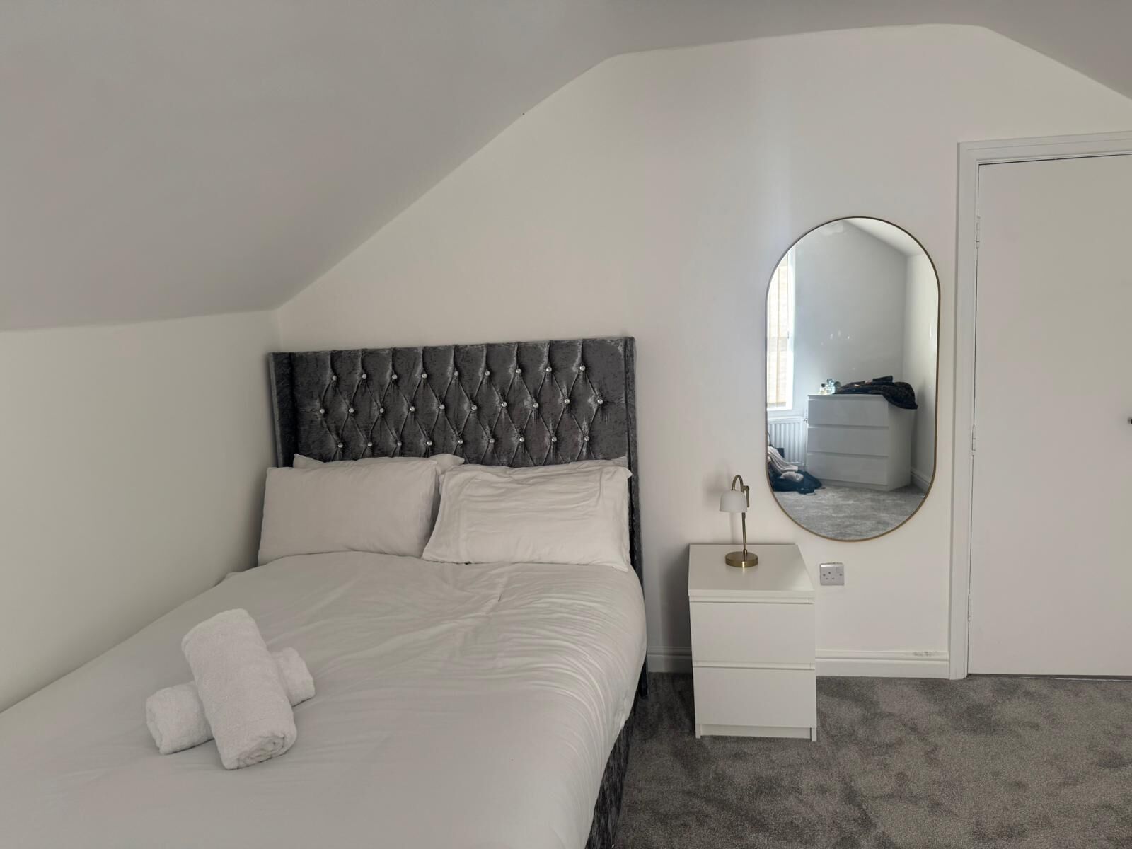 2 bedrooms, desk, iron/ironing board, WiFi (free)