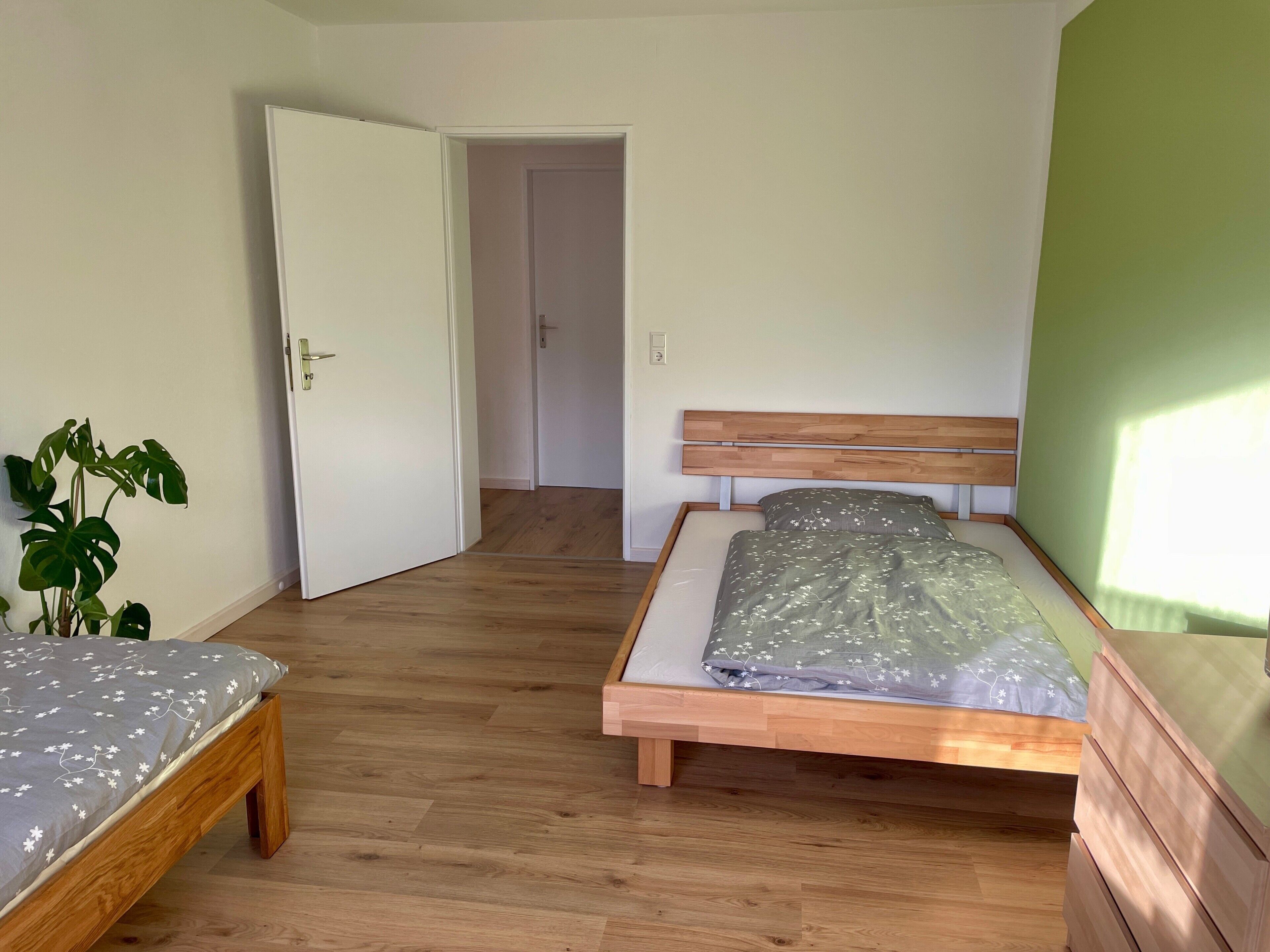 Silitysrauta/-lauta, Wi-Fi, vuodevaatteet