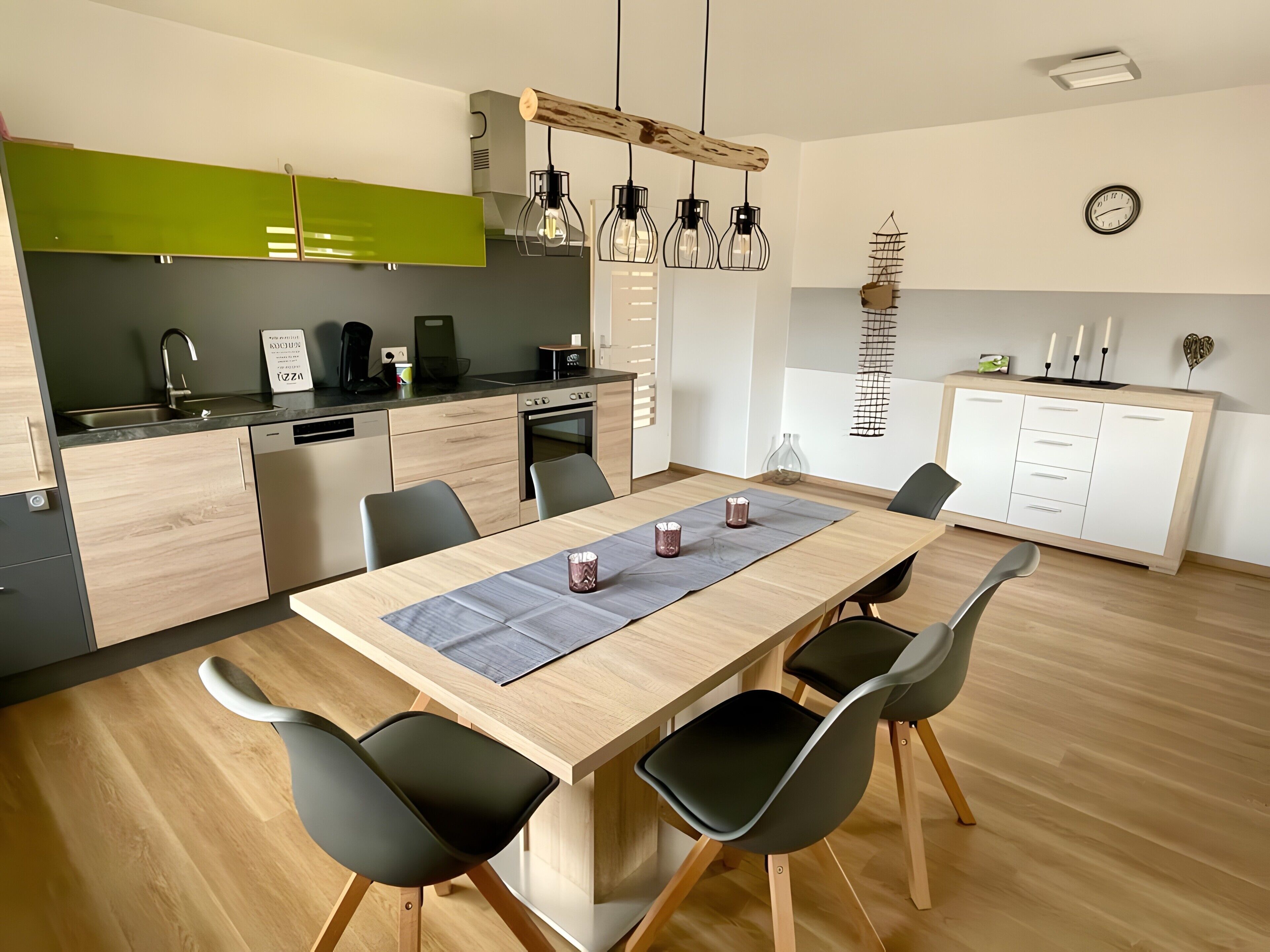 Fridge, oven, stovetop, dishwasher