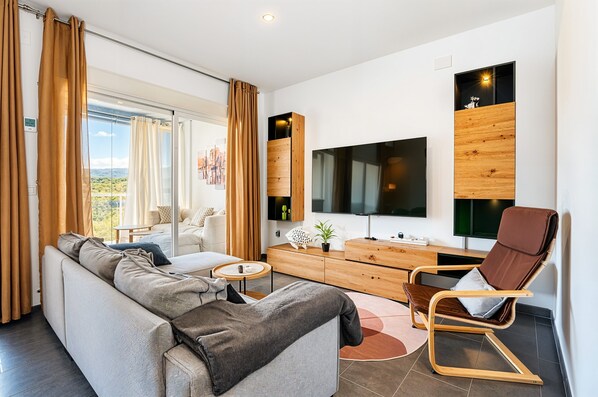 Living area - Holiday Home 'Empedrola' with Mountain Views, Shared Pool and Wi-Fi (San Dionisio)