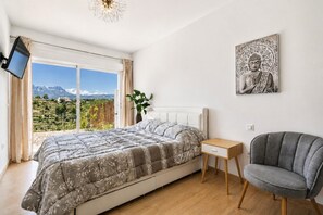 Room - Holiday Home 'Empedrola' with Mountain Views, Shared Pool and Wi-Fi (San Dionisio)