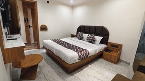Desk, laptop workspace, free WiFi - HOTEL MOJO STAY (Ahmedabad)