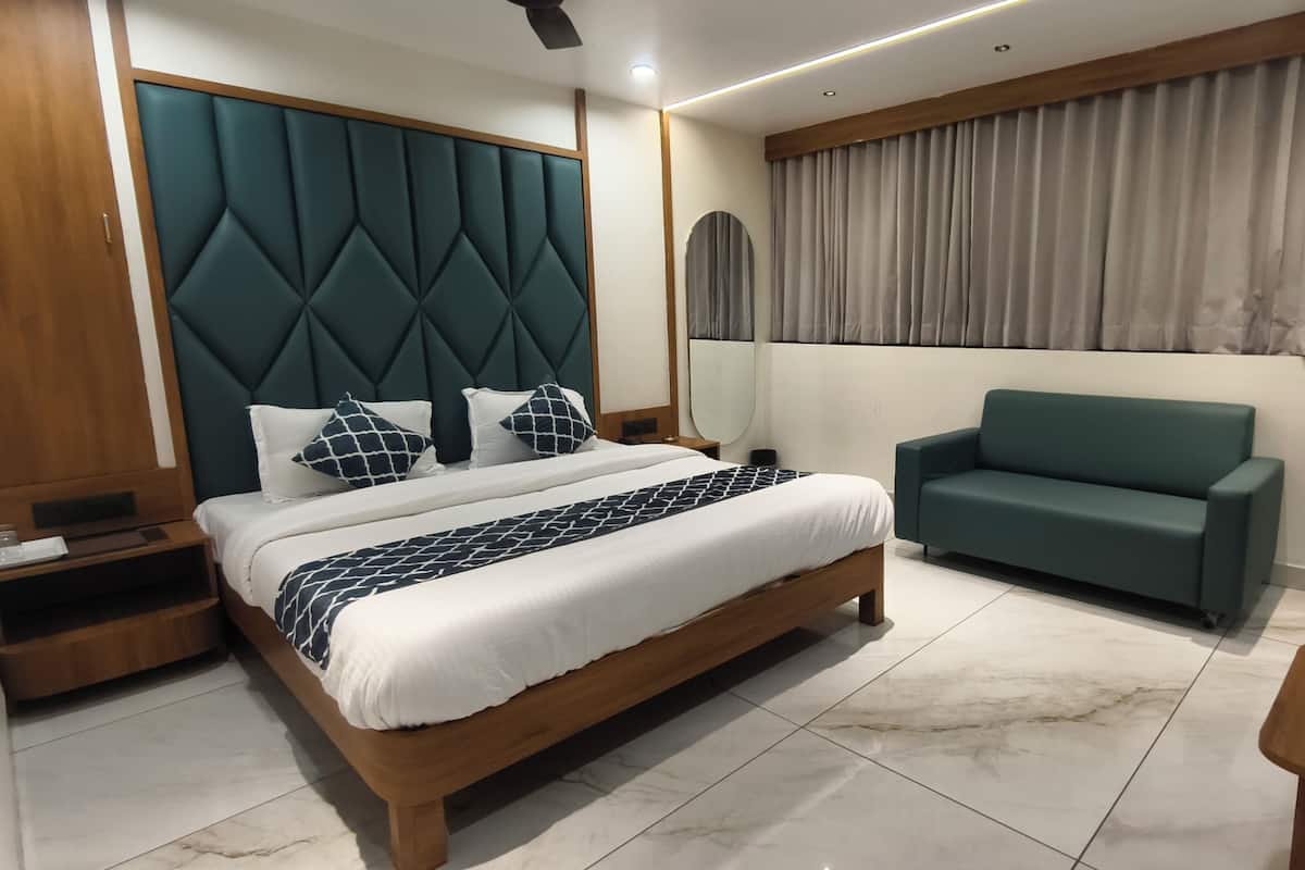 Egyptian cotton sheets, premium bedding, memory-foam beds, desk
