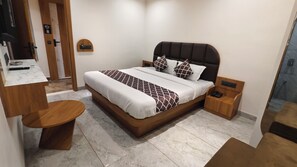 Desk, laptop workspace, free WiFi - HOTEL MOJO STAY (Ahmedabad)