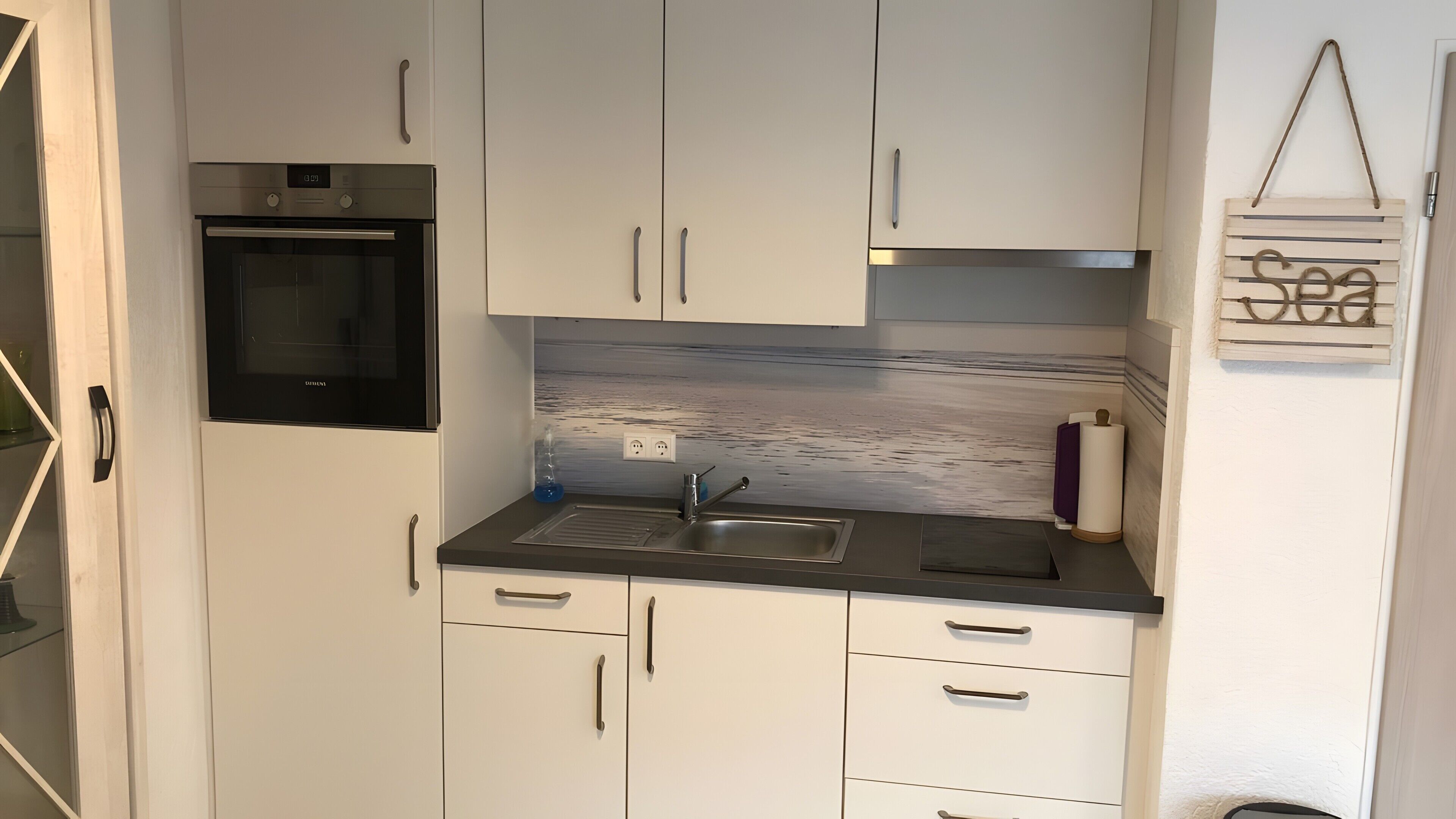 Fridge, oven, stovetop, coffee/tea maker